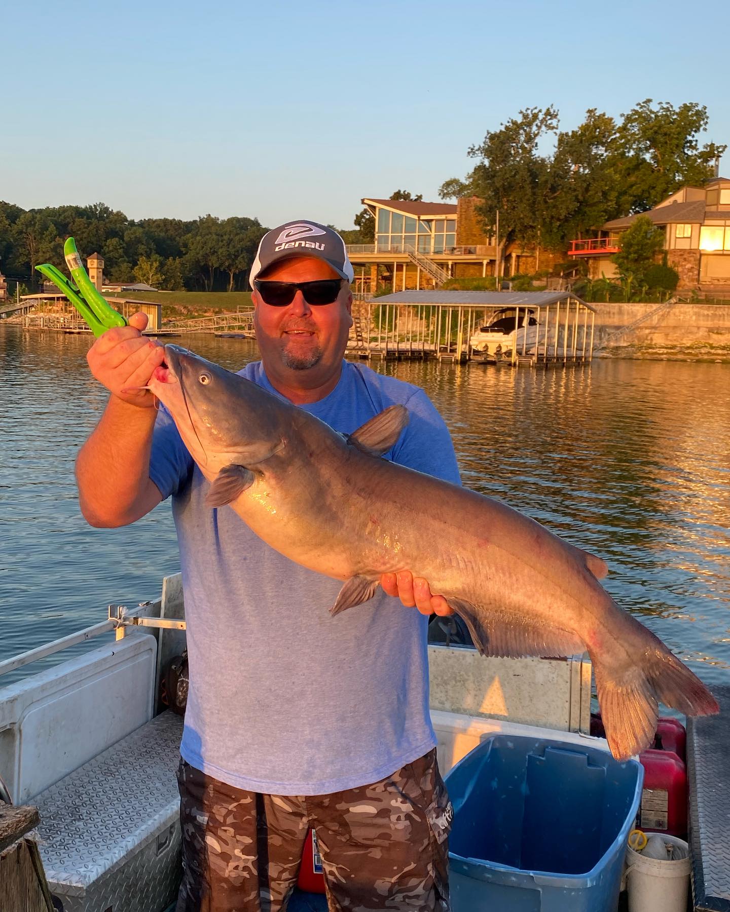 Shallow Water Catfishing Secrets with Pro Angler Jeremy Lawyer: Tips f ...